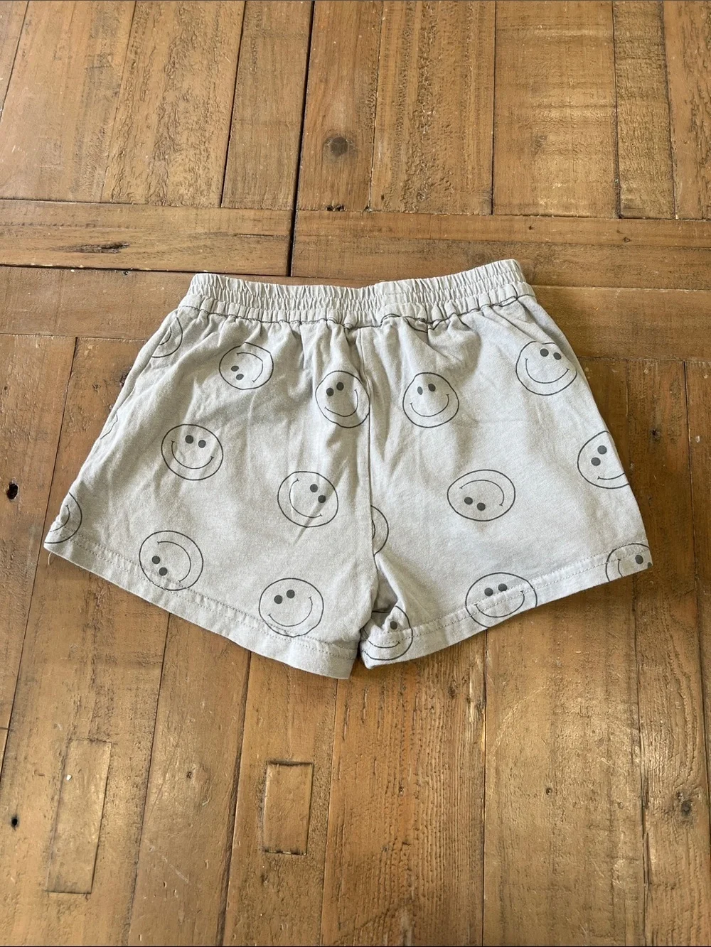 Indy & pippa gray smiley face print top and shorts set 3T